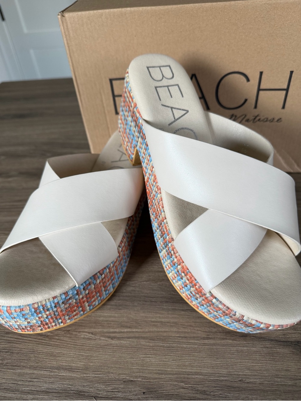 NWB Matisse Beach Nellie Ivory Crisscross Vegan Leather Platform Heel Sandal 9